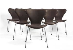 Arne Jacobsen. Sæt på seks stole syveren , model 3107, nybetrukket med anilin læder  