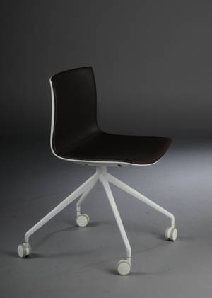 Lievore Altherr Molina. En stol, model Catifa 46.