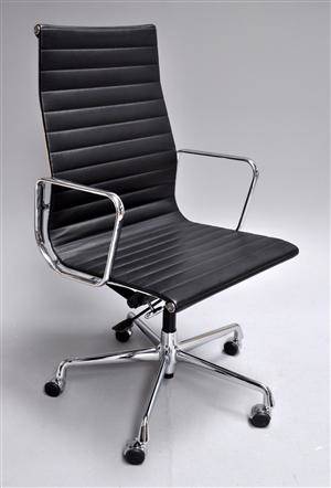 Charles Eames. Kontorstol, model EA-119. Sort læder