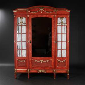 Skab af rødmalet og guldstafferet træ, Louis XVI stil