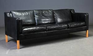 Stouby Møbler. Tre-personers sofa, model Eva, sort læder