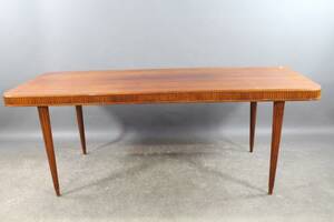 Soffbord i gustaviansk stil