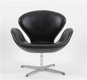 Arne Jacobsen. Svanen, Lænestol model 3320