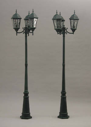 2 Høje udendørs trearmet gadelamper, grøn2