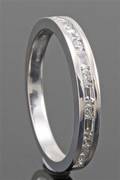 18kt brilliant and baguette-cut diamond wedding ring approx. 0.50ct