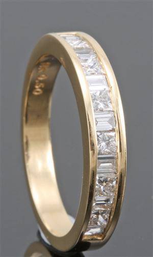 18kt princess and baguette-cut diamond wedding ring approx. 0.50ct