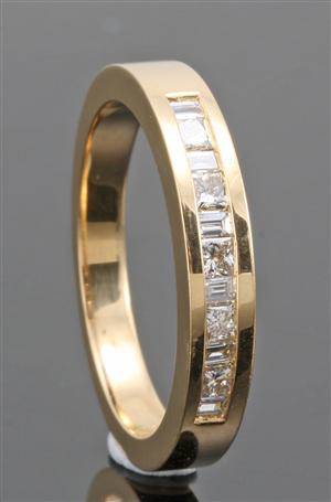 18kt princess and baguette-cut diamond wedding ring approx. 0.25ct This lot has been put up for resale under the new lot no. 3589283