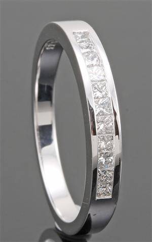 18kt princess-cut diamond wedding ring approx. 0.33ct This lot has been put up for resale under the new lot no. 3489548