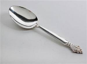 Johan Rohde for Georg Jensen. Dronning serveringsske af sterlingsølv, anno 1930