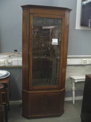 Hörnvitrinskåp,  längd 84