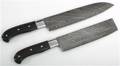 To kokkeknive med damaceret klinge. 2
