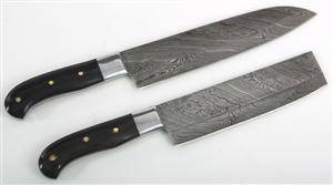 To kokkeknive med damaceret klinge. 2