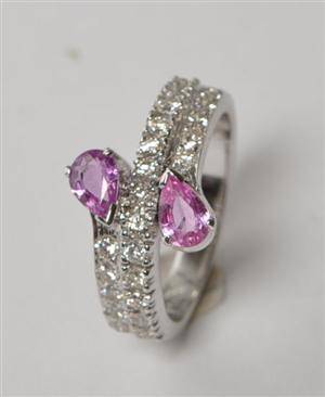 Ring med pink safirer og brillanter