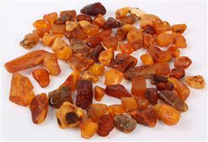 Samling ravstykker. Upoleret rav, 293 g.