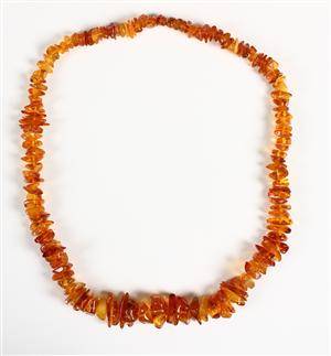 Kæde, polerede ravperler, ca. 74 gram