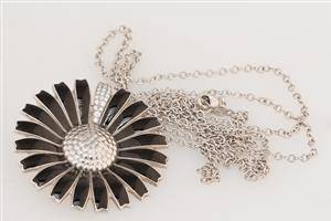 Margueritte broche i sølv med brillanter