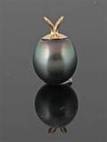 Tahitian pearl pendant in gold