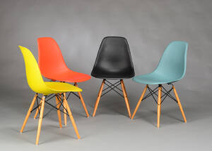 Ray og Charles Eames. Sæt på fire skalstole, model DSW 4