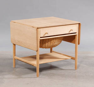 Hans J. Wegner. Sybord, egetræ, model AT-33 Denne vare er sat til omsalg under nyt varenummer 4780681