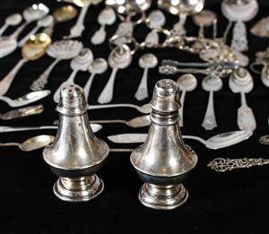 Samling silver bl. a salt- och pepparströare 48