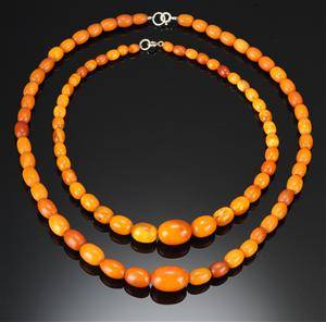To halskæder med ravperler, vægt 51 gr. 2