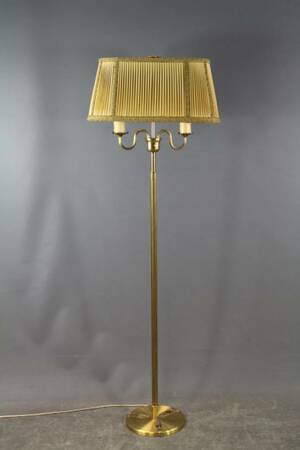 Golvlampa i mässing