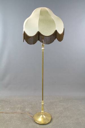 Golvlampa i mässing