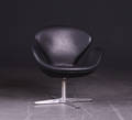 Arne Jacobsen 1902 - 1971. Svanen, hvilestol model 3320, sort læder med hejs