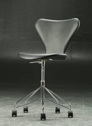 Arne Jacobsen. Kontorstol model 3117, sort læder  Denne vare er sat til omsalg under nyt varenummer 4221290
