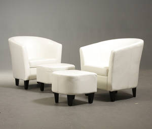 Par hvilestole samt skammel, hvidt læder 4