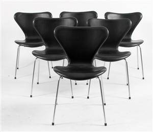 Arne Jacobsen. Sæt på seks stole syveren , model 3107, sort læder 6  