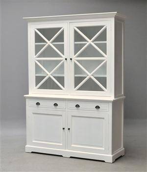 Vitrineskab i fransk landstil. 2