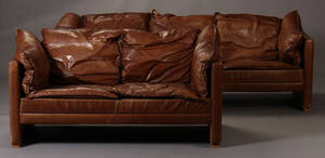 Dansk møbelproducent. Tre-samt to pers. sofaer 2