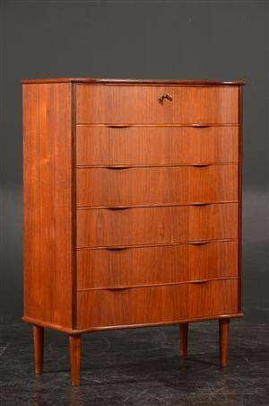 Kommode af teak, midten af 1900-tallet