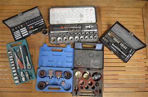 Værktøjsssæt div. Topnøgler runddelsliber samt hulsavssæt