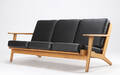 Hans J. Wegner. Tre-pers. sofa af egetræ, model GE-290