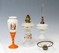 Petroleums bordlamper samt vase, ca. 19003