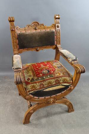 Karmstol i ek barockstil
