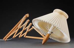 Le Klint. Sakselampe af bøgetræ, model 332