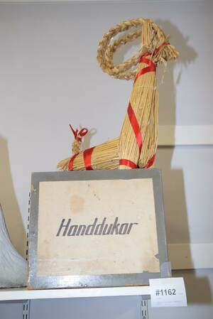 Trälåda för handdukar  halmbock