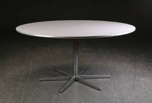 Arne Jacobsen. Cirkulært spisebord
