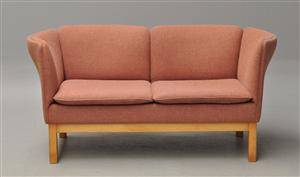 Dansk møbelproducent to personers sofa