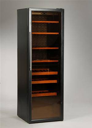 Vinkøleskab til ca. 140 flasker, 350 L.