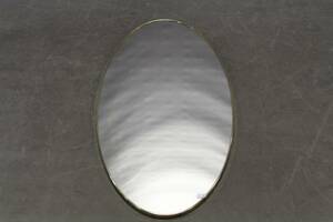 Spegel med mässingsram