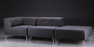 Nomad DOT, modulsofa betrukket med antrazitfarvet filtuldstof, forkromede metalben.