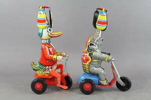 Leksaker i plåt 2 st