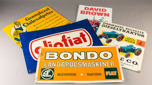 Samling skilte af metal m.m. 5