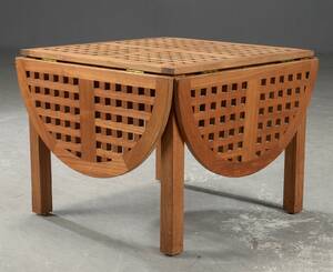 Trip Trap. Kløverformet bord af teaktræ