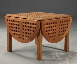 Trip Trap. Kløverformet bord af teaktræ