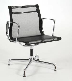 Charles Eames. Armstol fra serien Aluminium Group model EA-107 
